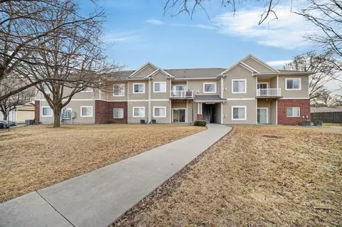 1112 N 6th St #72, Indianola, IA 50125