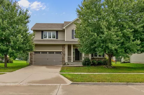 226 S 82nd St, West Des Moines, IA 50266