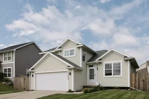 15423 Aurora Ave, Urbandale, IA 50323