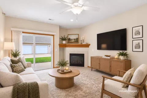8601 Westown Pkwy #19105, West Des Moines, IA 50266