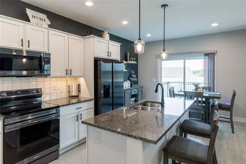 2602 E 48th St, Des Moines, IA 50317
