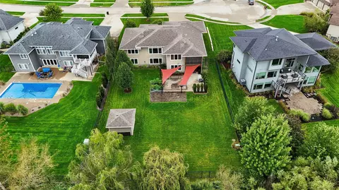 8916 NW 73rd Pl, Johnston, IA 50131