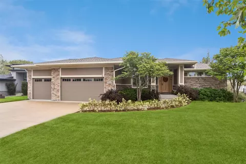 8916 NW 73rd Pl, Johnston, IA 50131