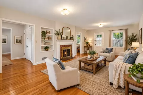 306 W Boston Ave, Indianola, IA 50125