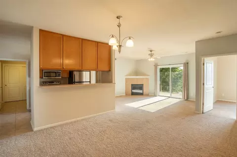 6350 Coachlight Dr #2201, West Des Moines, IA 50266