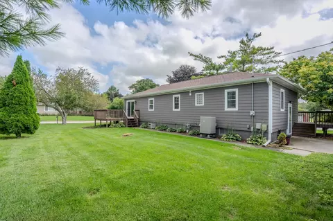 Exterior - 307 E 3rd St, Huxley, IA 50124 photo 2 of 3