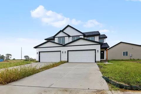 606 Cottonwood Ave, Woodward, IA 50276