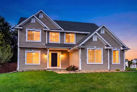 1598 Nine Iron Dr, West Des Moines, IA 50266