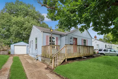4120 Cambridge St, Des Moines, IA 50313