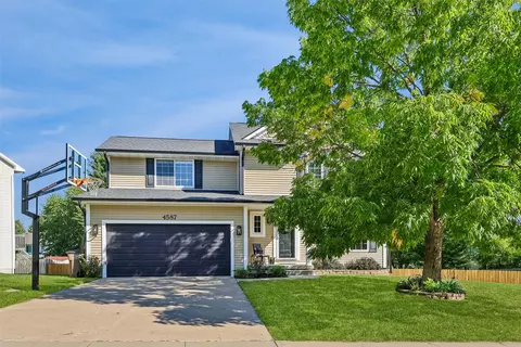 4587 Coachlight Dr, West Des Moines, IA 50265
