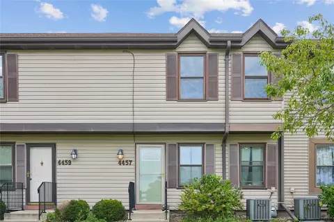 4457 88th St #E, Urbandale, IA 50322
