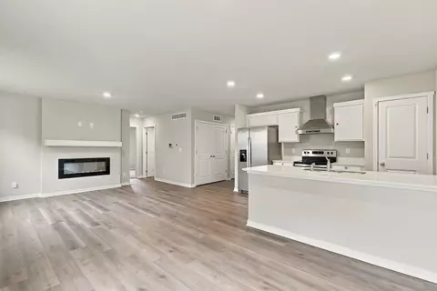 5082 Grandview Ave, Des Moines, IA 50317