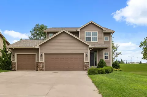 104 NW Sunset Ln, Grimes, IA 50111