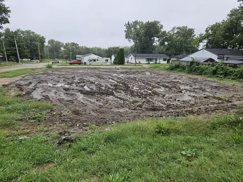 8148 Villa Dr, Des Moines, IA 50320