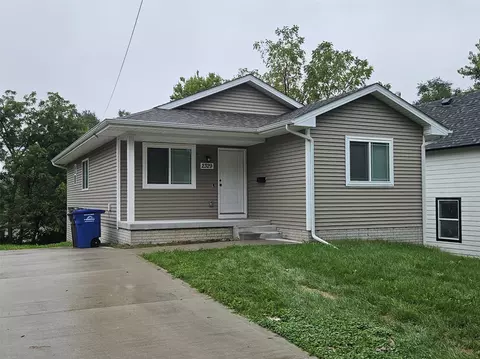 2329 SE 8th St, Des Moines, IA 50315
