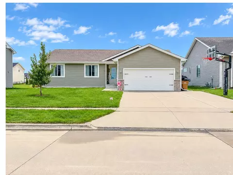 200 Summit Cir NW, Bondurant, IA 50035