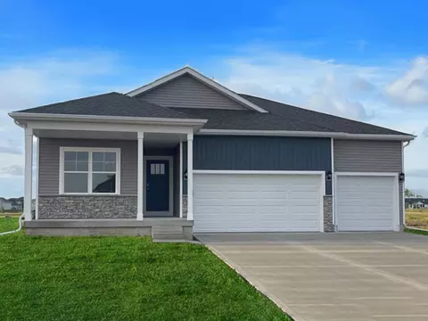 919 2nd St NE, Altoona, IA 50009