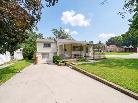 2301 33rd St, Des Moines, IA 50310