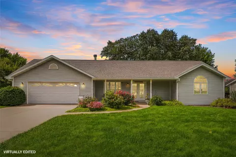 105 Delft Dr, Pella, IA 50219