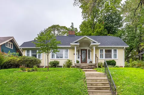 708 34th St, Des Moines, IA 50312
