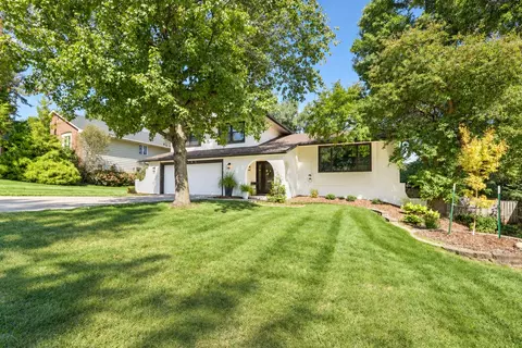 4705 Aspen Dr, West Des Moines, IA 50265
