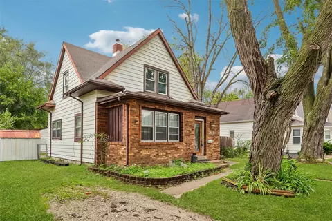2814 E Walnut St, Des Moines, IA 50317