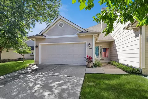 3305 Ep True Pkwy #1201, West Des Moines, IA 50265