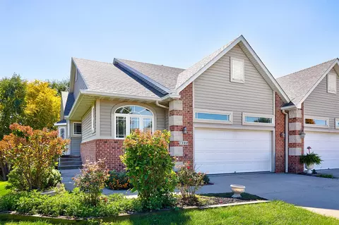 7104 Cody Dr, West Des Moines, IA 50266