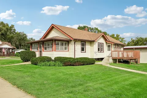 135 N 5th St, Carlisle, IA 50047