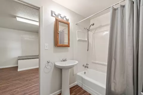 Bath - 419 4th St, Colo, IA 50056 photo 2 of 2