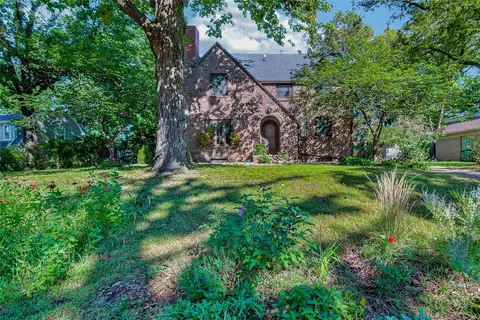 6001 Walnut Hill Dr, Des Moines, IA 50312