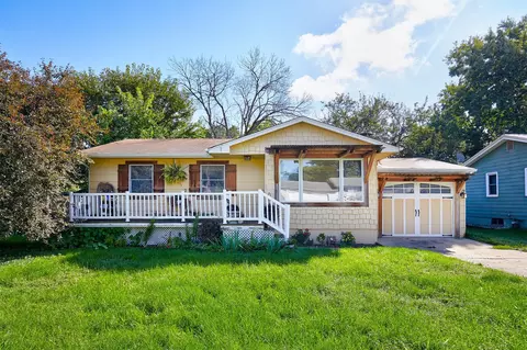 106 S P St, Indianola, IA 50125