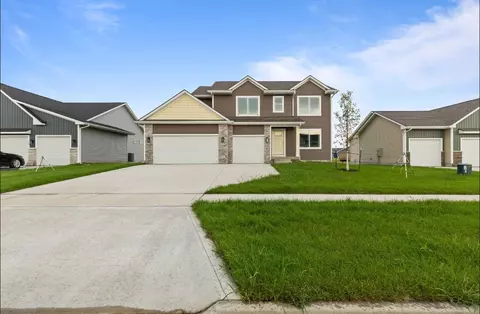 407 NE Madison Ave, Elkhart, IA 50073