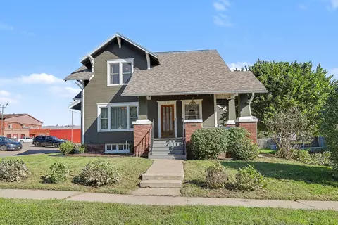 606 Independence St, Pella, IA 50219