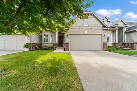 6980 Cody Dr #47, West Des Moines, IA 50266