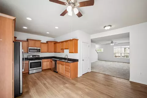 9120 Greenspire Dr #110, West Des Moines, IA 50266