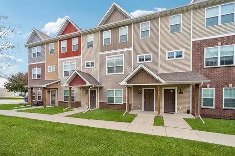 9120 Greenspire Dr #110, West Des Moines, IA 50266