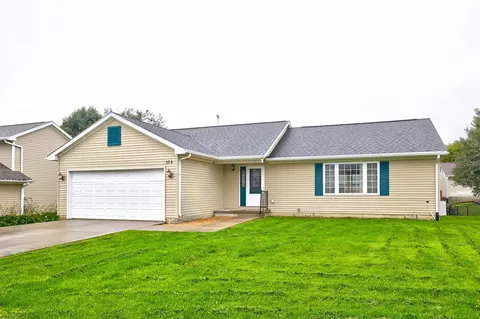 304 Walnut Cir, Dexter, IA 50070