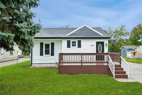 2533 E 23rd St, Des Moines, IA 50317