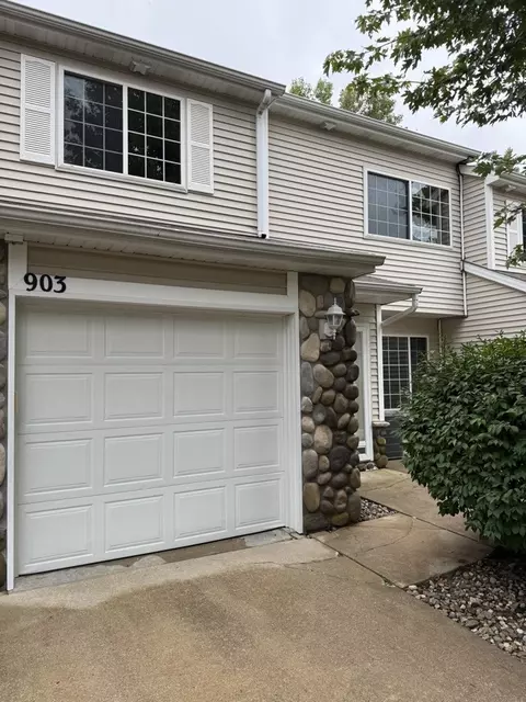 3799 Village Run Dr #903, Des Moines, IA 50317