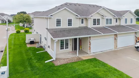 842 Red Hawk Way SE, Altoona, IA 50009