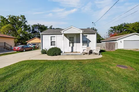 5265 NW 57th Ave, Johnston, IA 50131