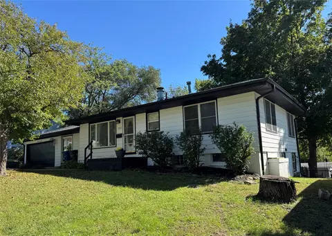1322 Oak Park Ave, Des Moines, IA 50313