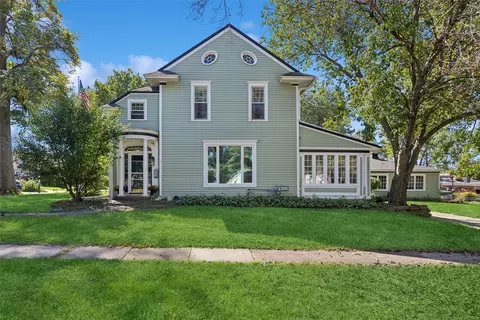 402 W Montgomery St, Knoxville, IA 50138