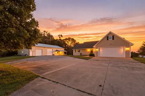 10714 S 36th Ave W, Colfax, IA 50054