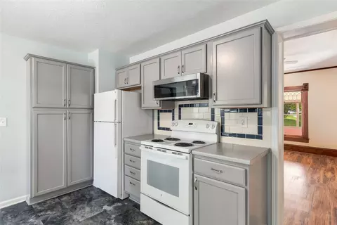 Kitchen - 1624 Main St, Adel, IA 50003 photo 3 of 4