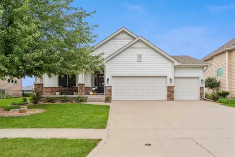 243 S 85th St, West Des Moines, IA 50266