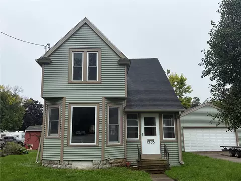 1205 Main Ave, Clear Lake, IA 50428