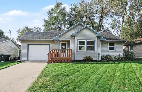 910 Gordon Dr, Knoxville, IA 50138