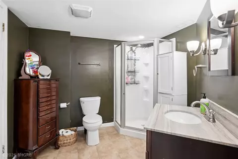 Bath - 8644 Summit Dr, Clive, IA 50325 photo 3 of 3